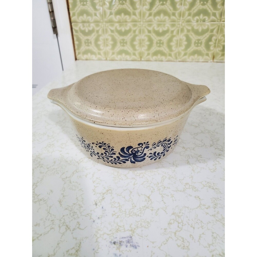 Vintage Pyrex Homestead 472 1.5 pt Round 6" Casserole Dish Speckled With Lid